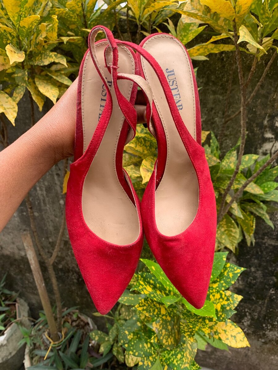 Escarpins rouges à talon ouvert