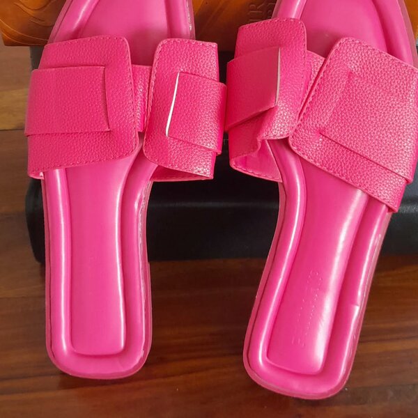 New stock slippers, black white , blue, pink sizes 37, 38, 39, 40 and 41