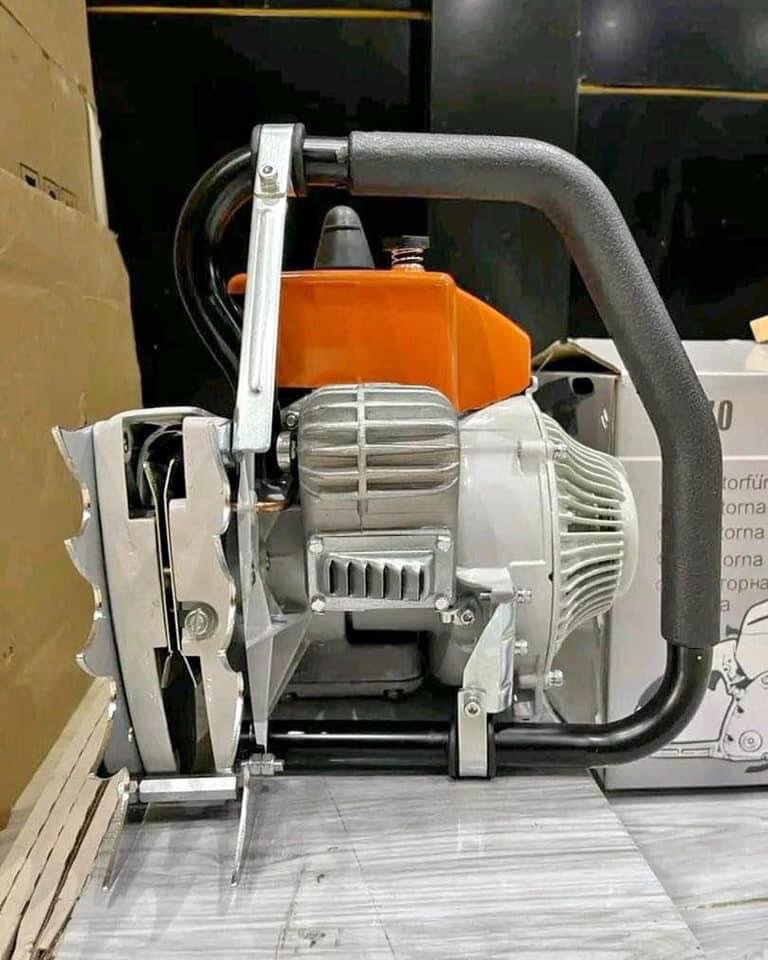 Tronçonneuse professionnelle 70cm3