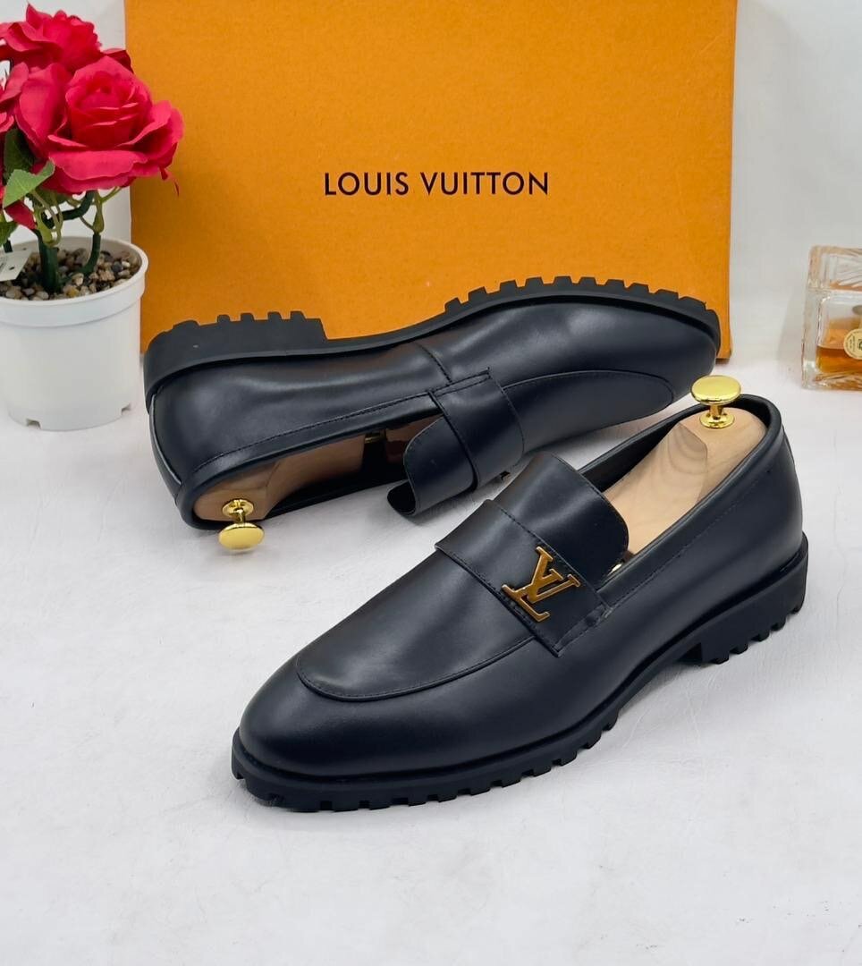 LOUIS VUITTON SHOE