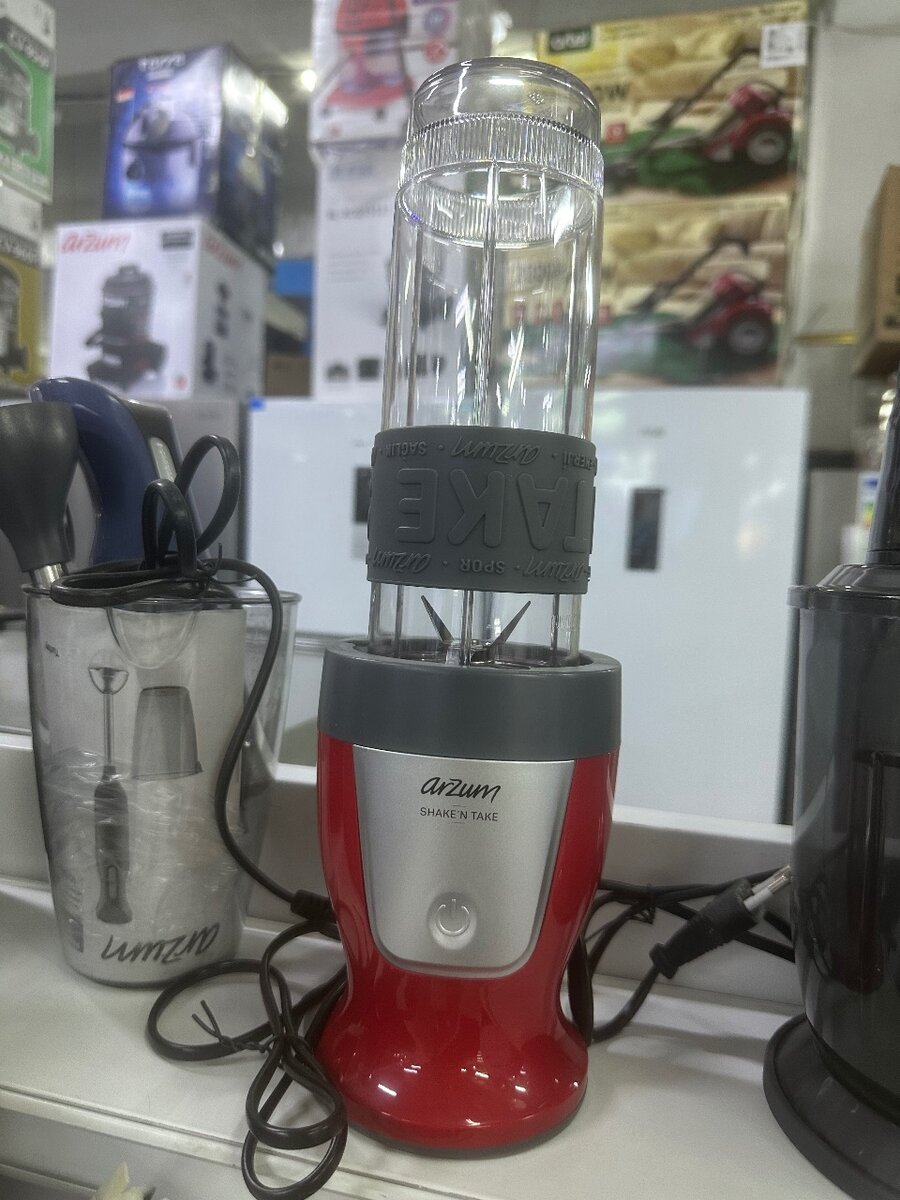 Маленький блендер с шейкером