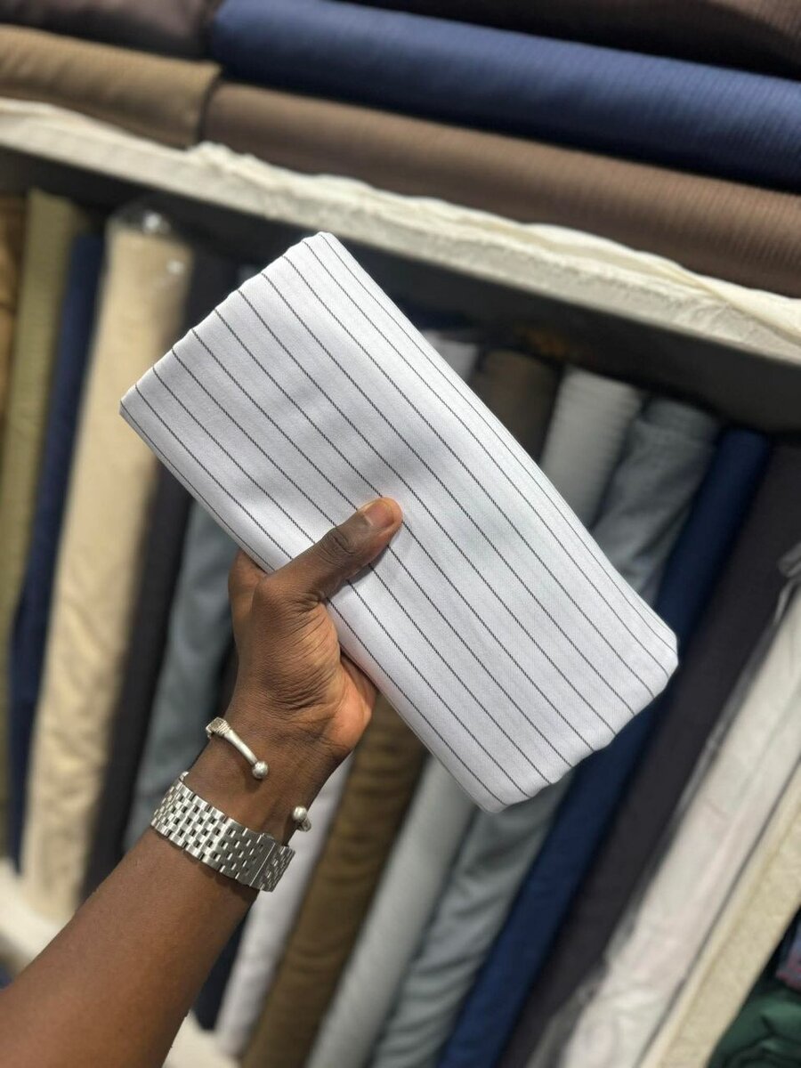 Tissu à rayures pou tinuque