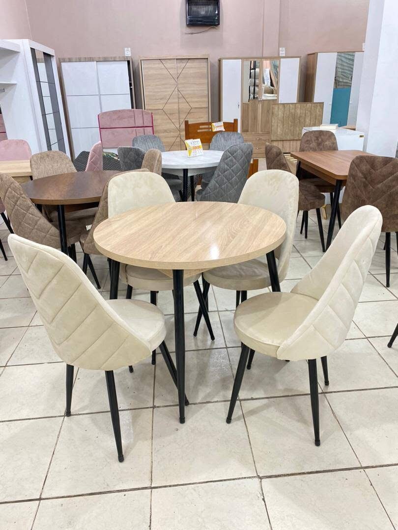 Table à manger 4 chaises