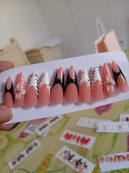 Ongles Faux Élégants