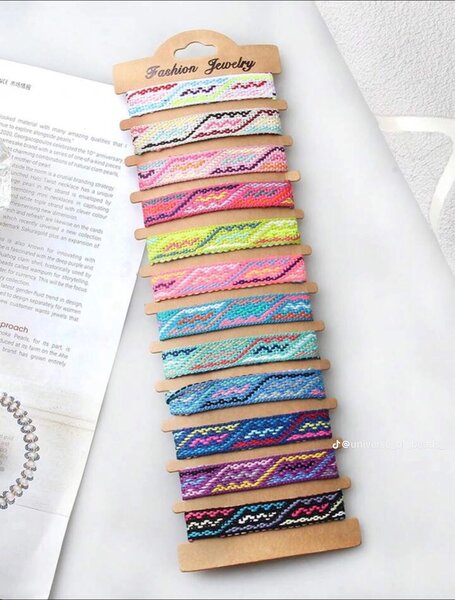Bracelets tissés colorés