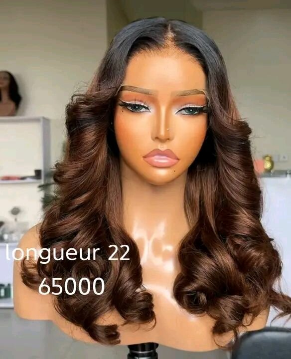 Perruque Ondulée Brune 22"