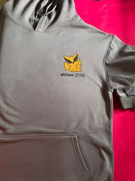 Sweat à capuche brodé