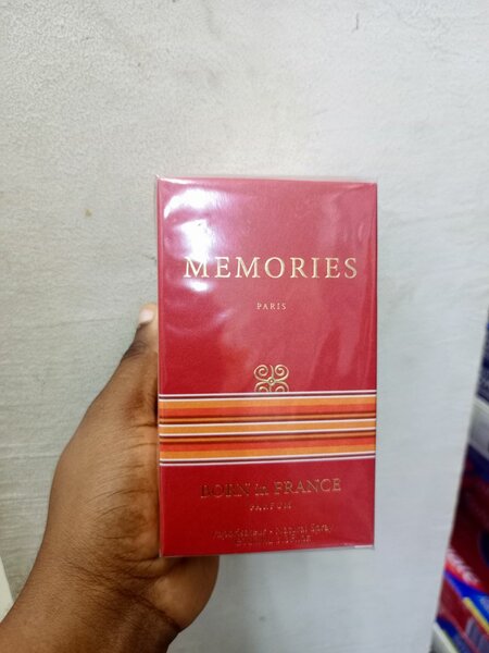 Mémoires de la collection "born in France"de parisis parfums