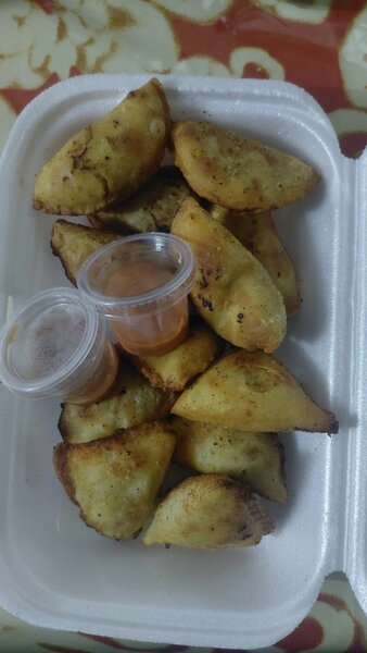 Assortiment de samosas délicieux