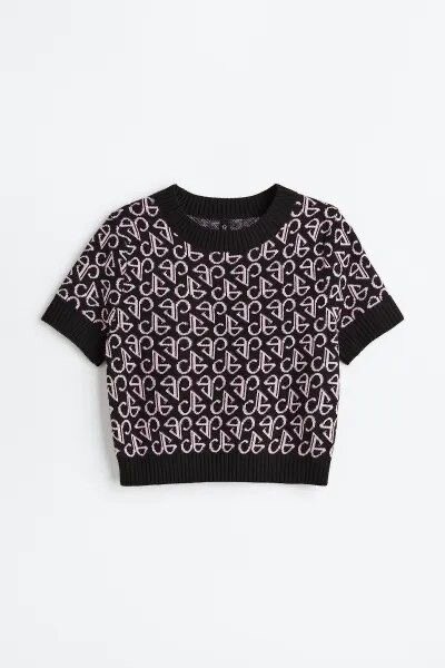 Pull court motif moderne