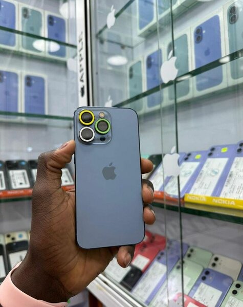 iPhone bleu 3 caméras