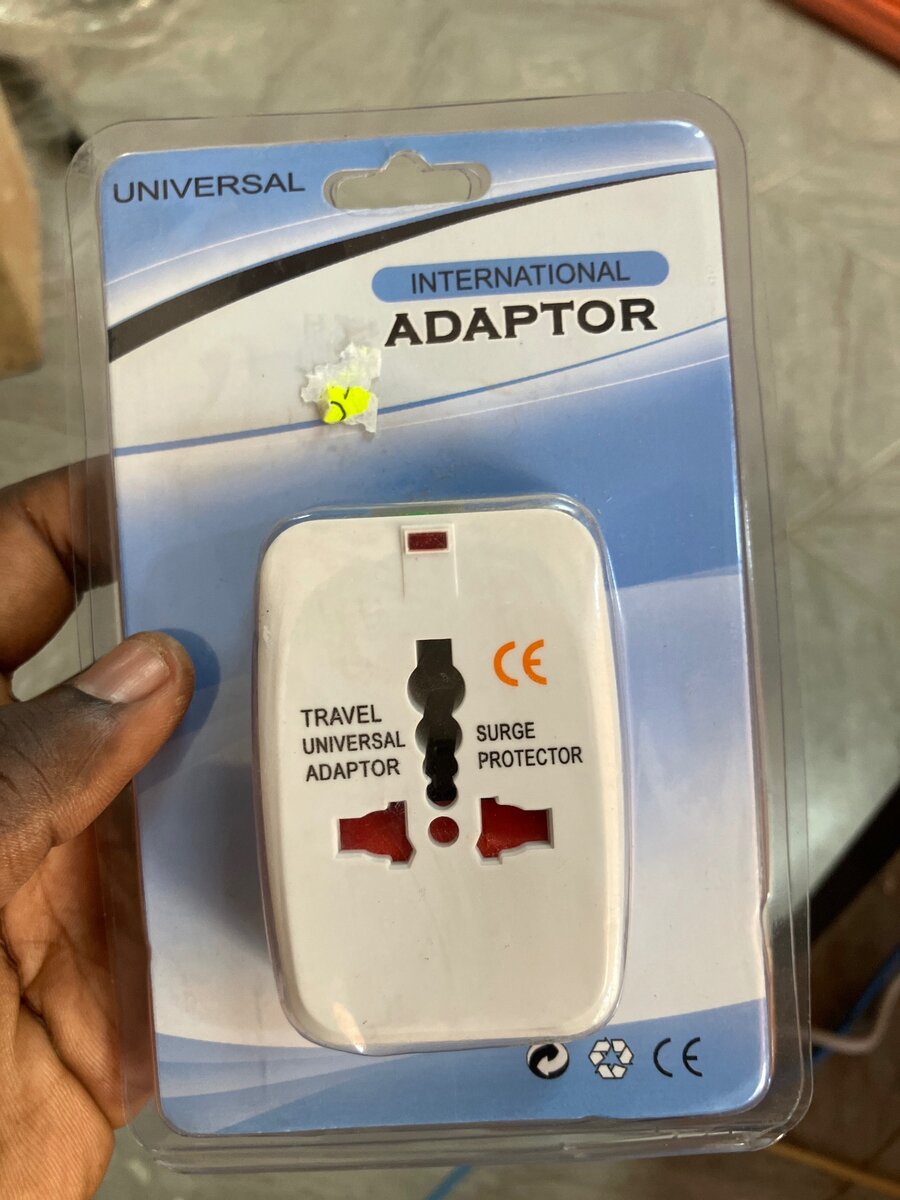 Traveling adaptor