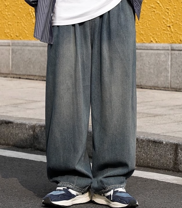 Широкие джинсовые штаны