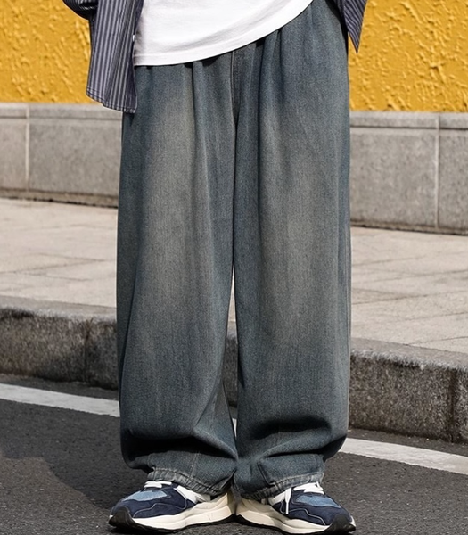 Широкие джинсовые штаны