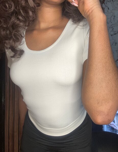 Haut court moulant femme