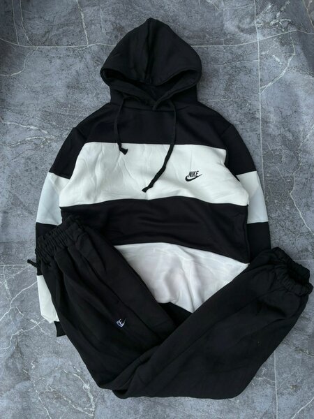 Ensemble de survêtement moderne