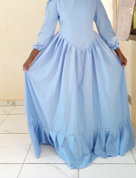 Robe longue bleue élégante