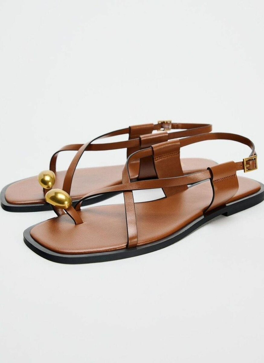 Sandales plates en cuir chic