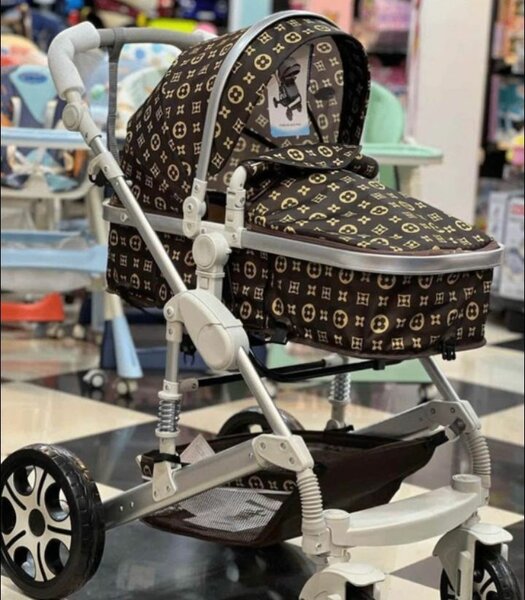 Poussette multifonction élégante