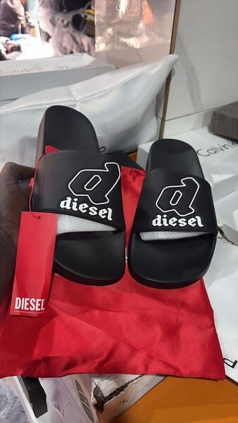 Claquettes noires Diesel