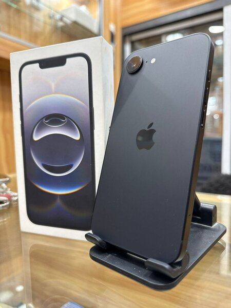 IPHONE 16e  Garantie 11 mois