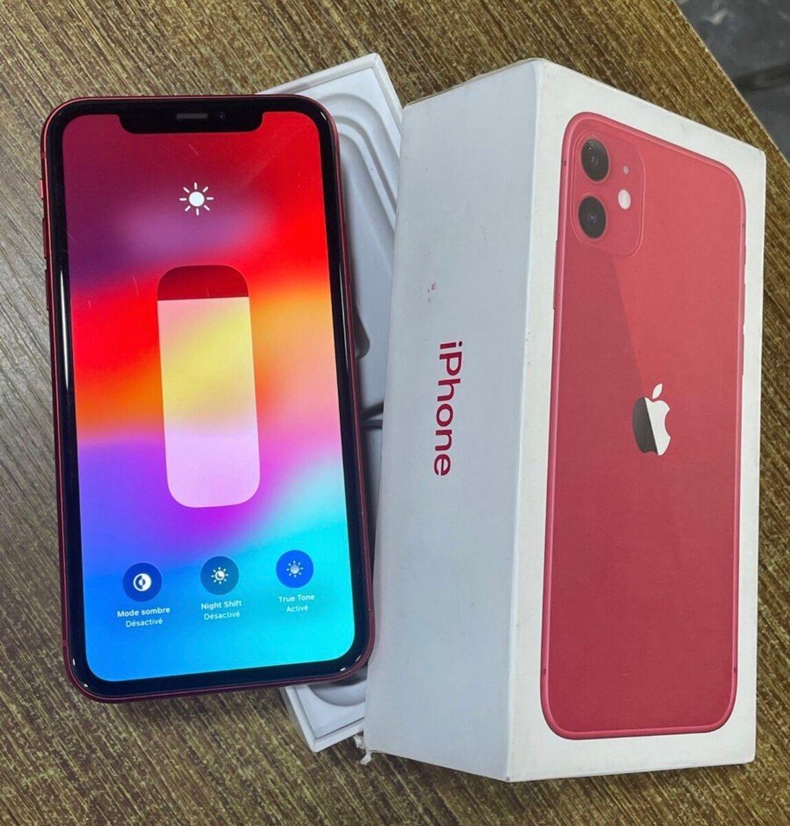 iPhone rouge 64Go bon état
