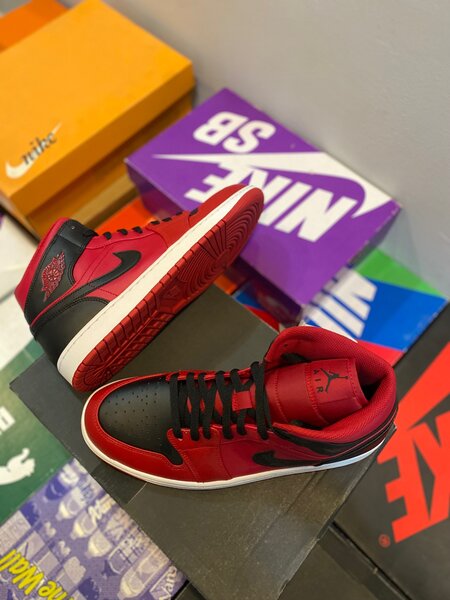 air jordan 1 mid ( authentic )