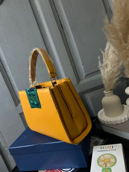 Sac à main tendance jaune