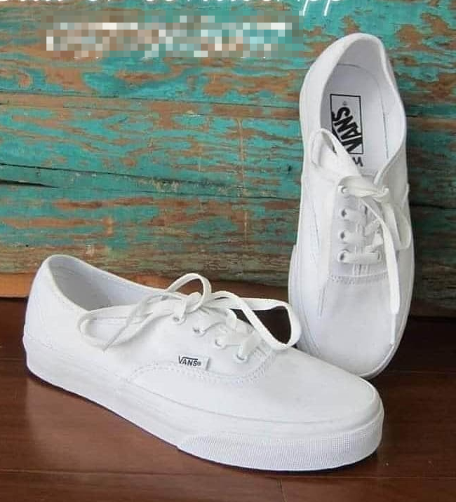 White sneakers size 5 -6