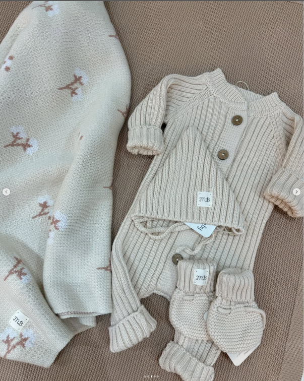 набор одежды из 100% органического хлопка.