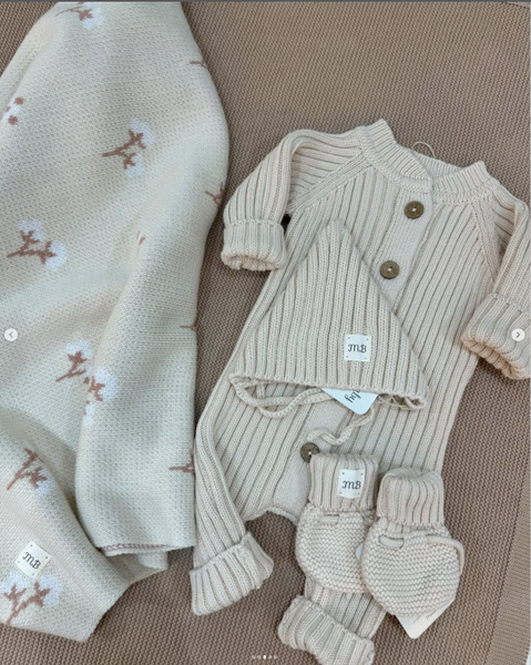 набор одежды из 100% органического хлопка.