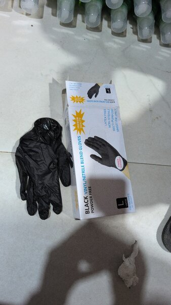 Hand gloves