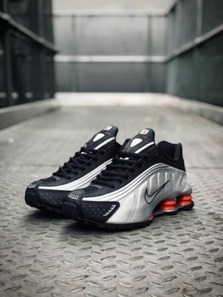 Shox r4