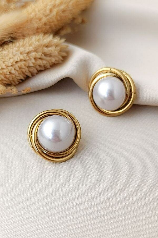 Pearl earrings