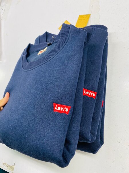 Sweat shirts Levis , Lacoste, Nike