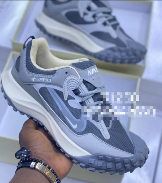 NIKE GORE-TEX Sneakers