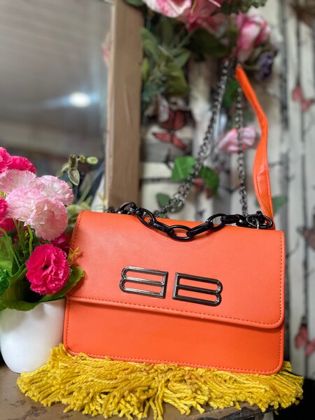 Sac à main élégant en cuir noir