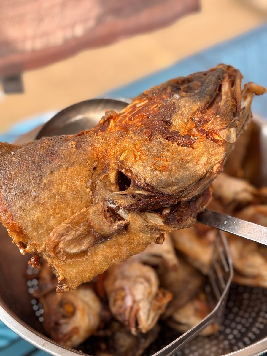 Plat de poisson frit savoureux