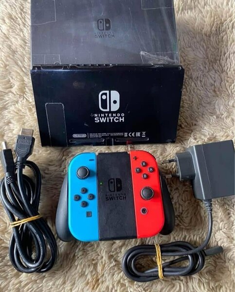 Console Nintendo Switch avec manettes