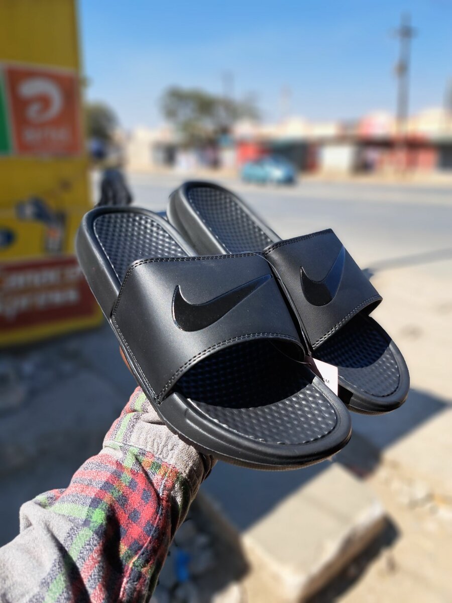 Unisex slides