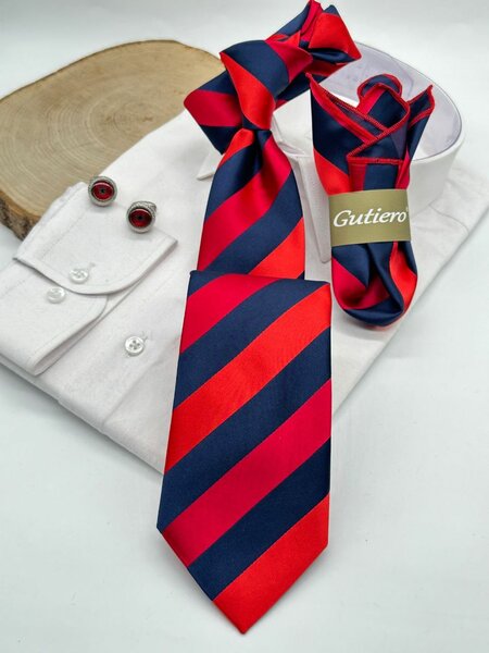 Flying tie with pocket square
