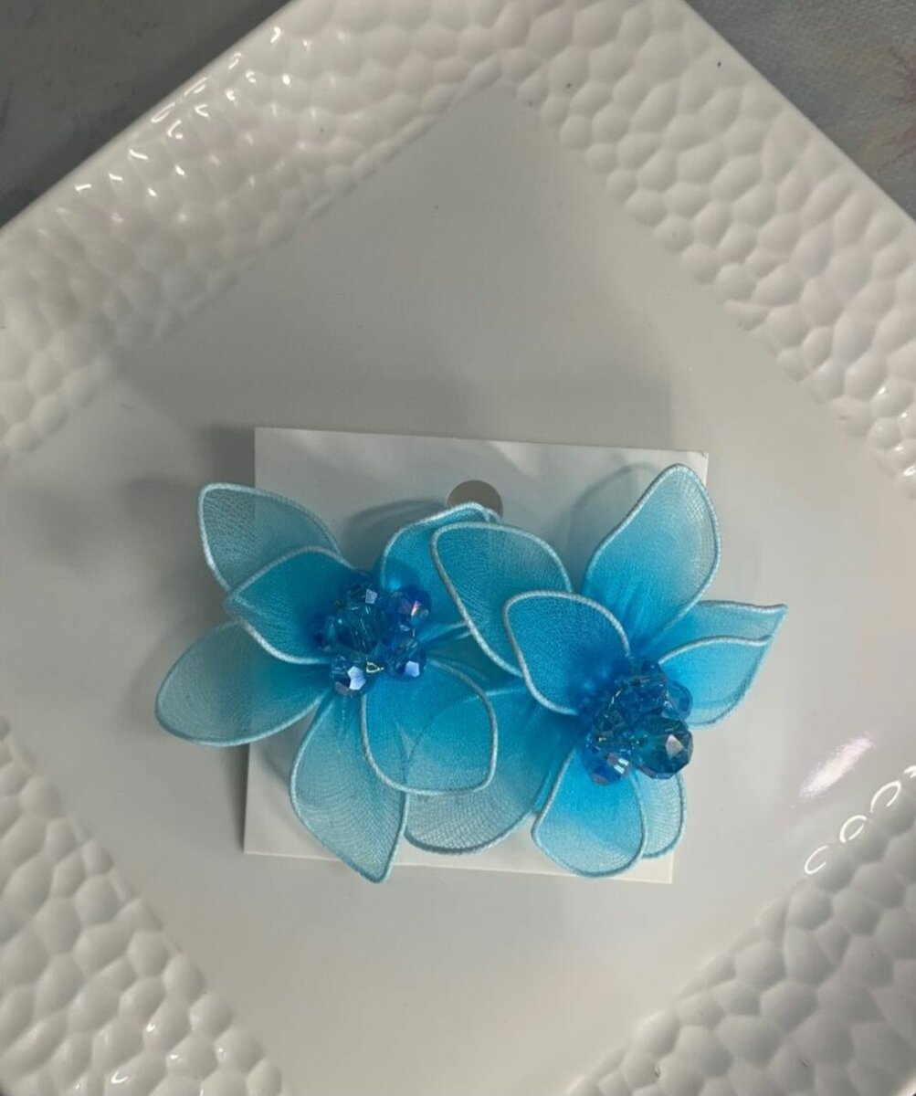 Boucles d'oreilles fleuries élégantes