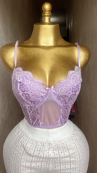 Top en dentelle violet