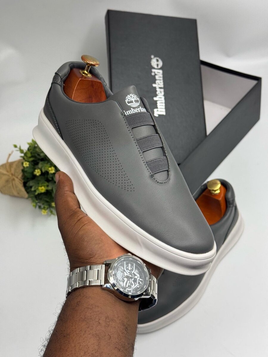 TIMBERLAND GREY AND WHITE