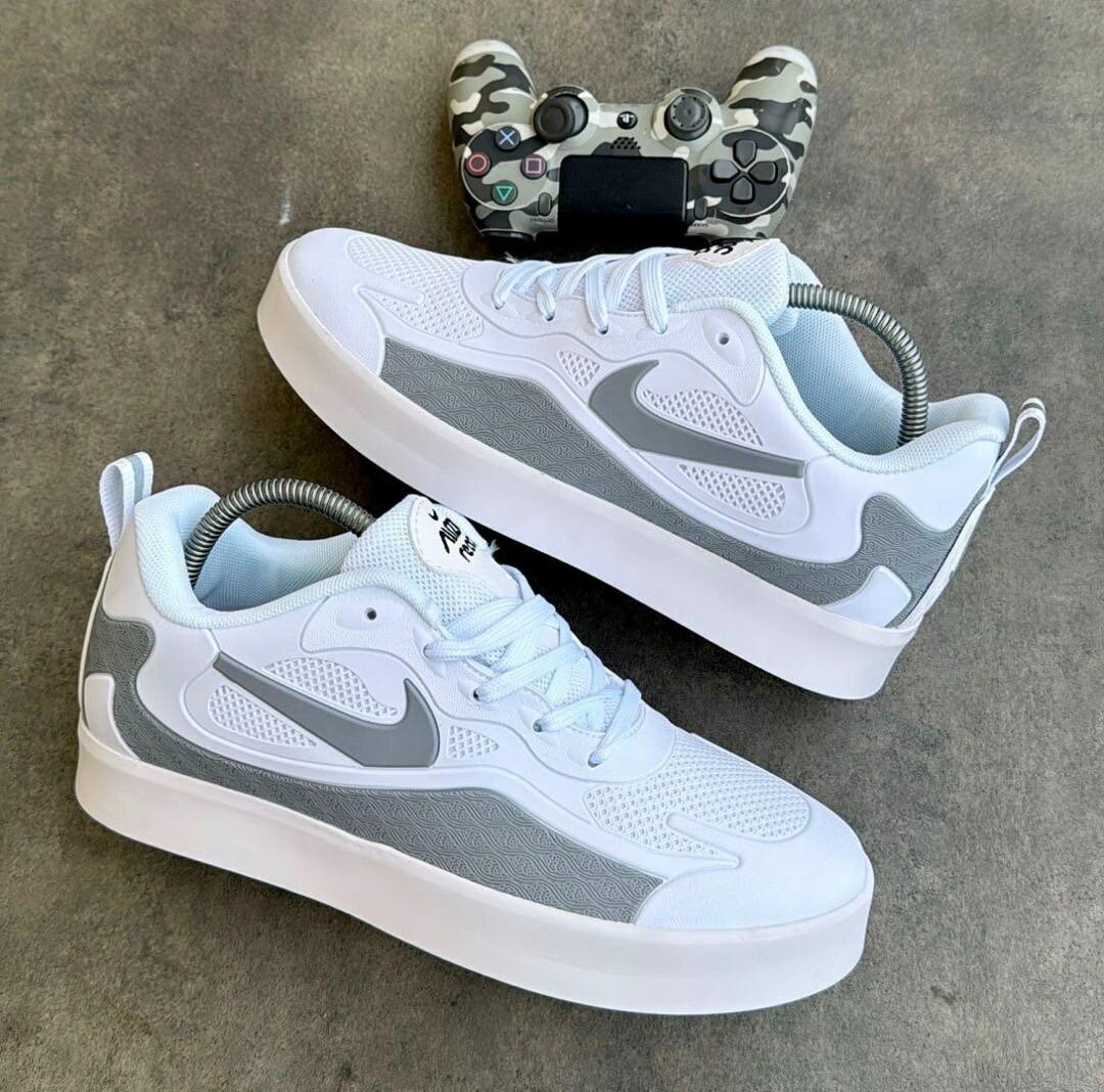 NIKE CLASSIC SNEAKER