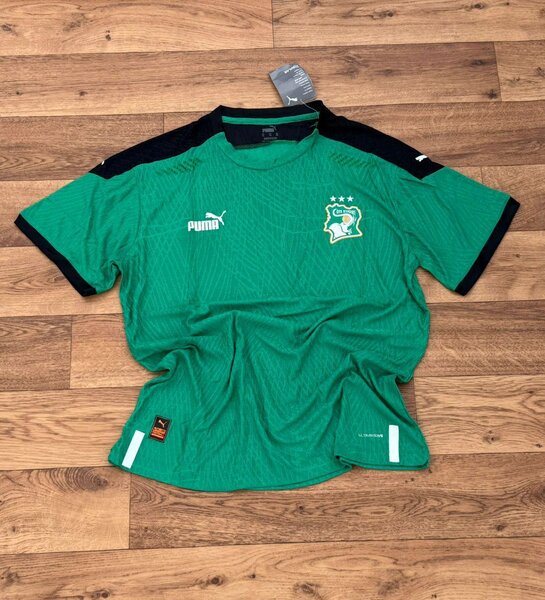 Maillot de foot vert Puma