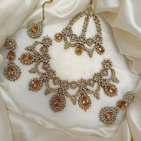 Ladies wedding set Necklace and earrings