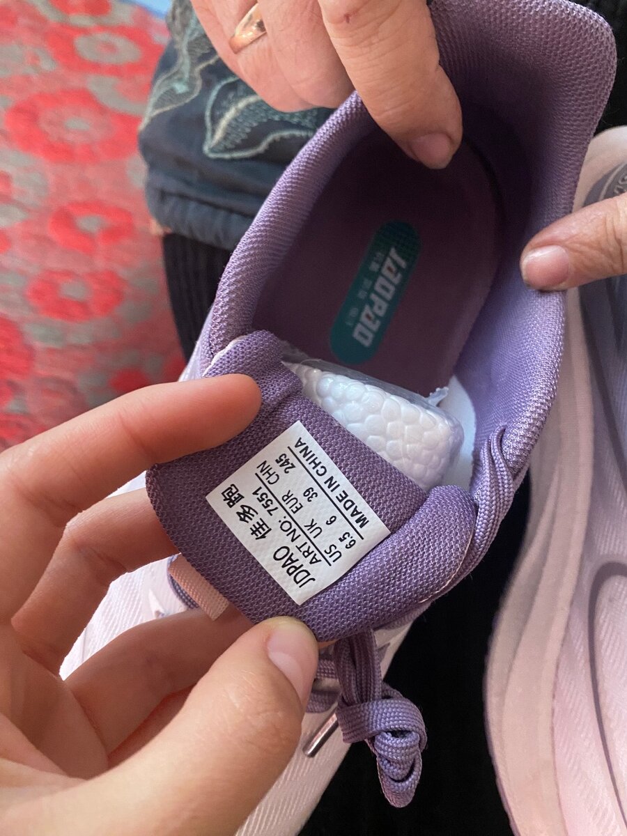 Летний кроссовка