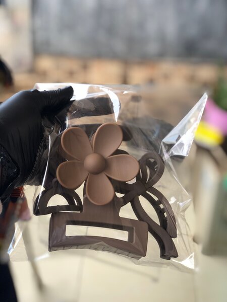 Pince à cheveux fleur marron