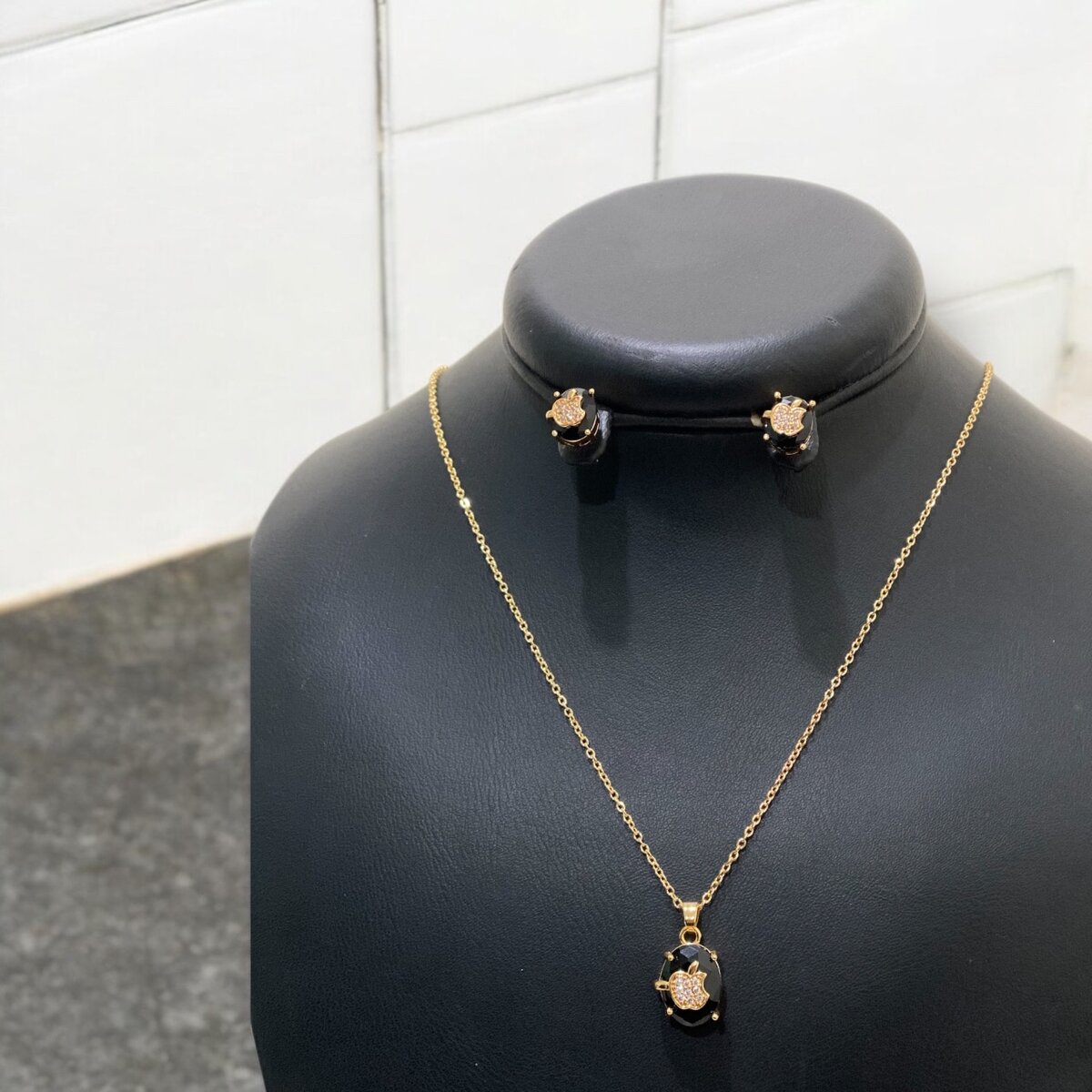 Necklace  Apple Style with tow earrings